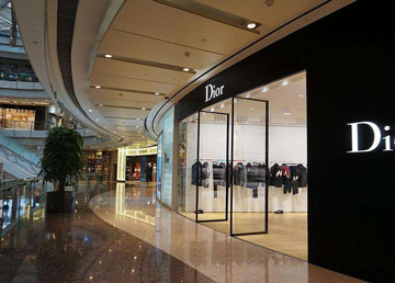 深圳萬(wàn)象天地多家品牌商鋪風(fēng)機(jī)盤(pán)管安裝